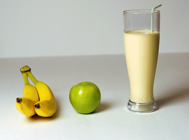 banán a jablko na smoothie